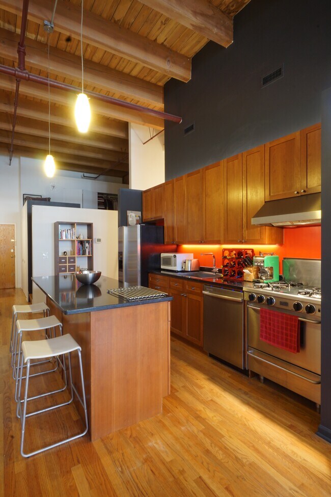 Photo - 1733 W Irving Park Rd Unit 1733 W Irving Park Rd