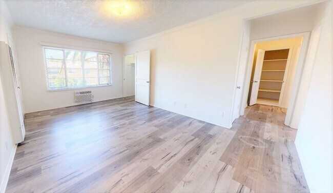 Photo - 1136-1160 N. El Centro Ave