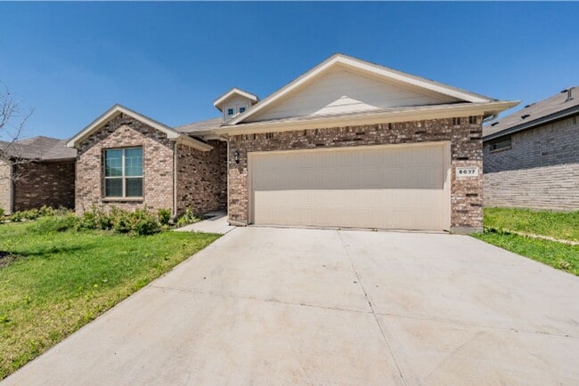 Photo - 8637 Centerboard Ln