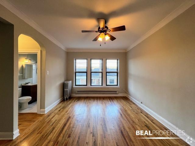 Building Photo - 1 bedroom in CHICAGO IL 60640 Unit 311 Rental