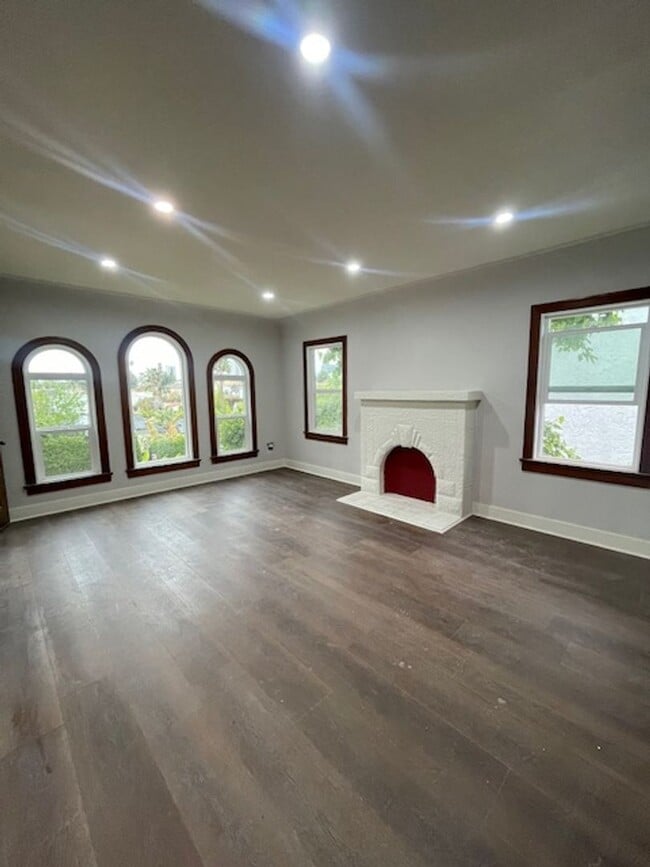 Photo - Stunning 4 bedroom 3 bath