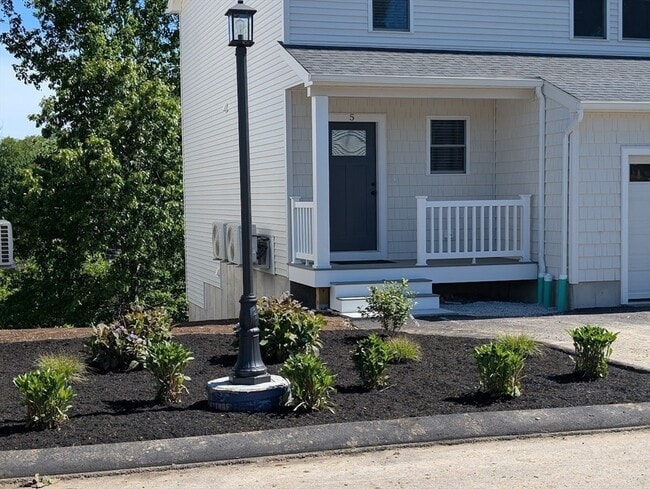 Photo - 778 S Main St