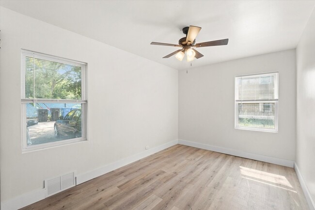 Photo - 7411 N Wolcott Ave Unit 1E