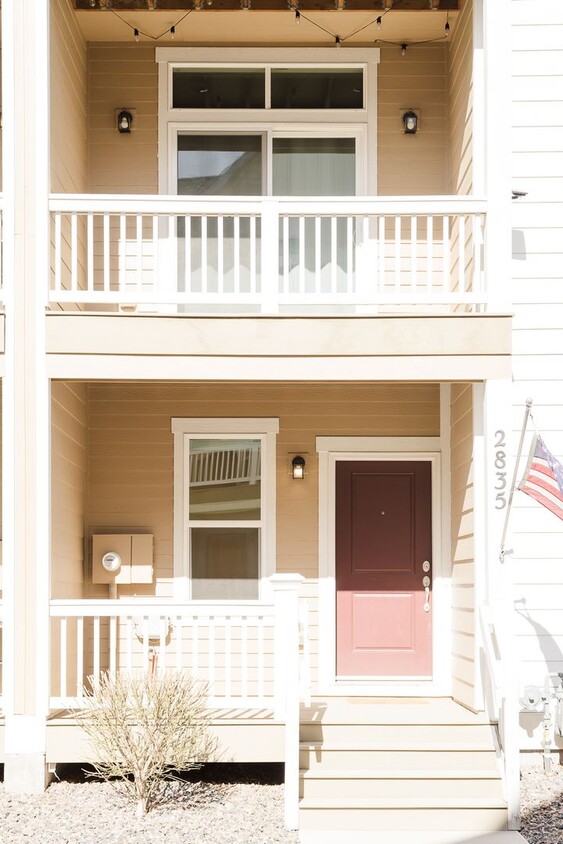 Nice, Clean 2 bedroom townhome with 2 prim... - Nice, Clean 2 bedroom townhome with 2 prim...