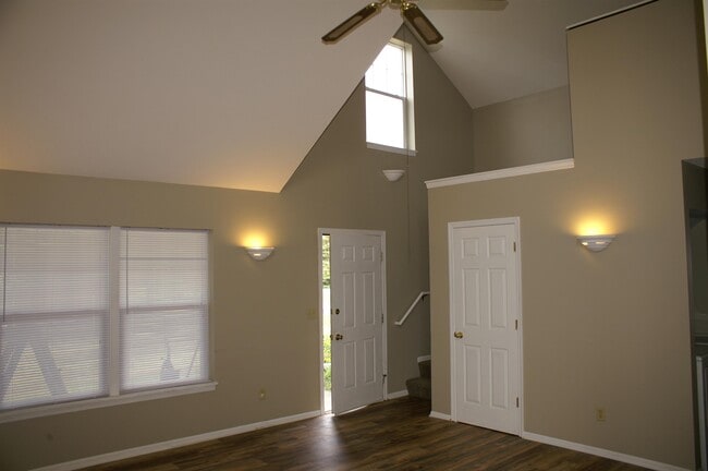 Photo - 680 Circle Pine Dr