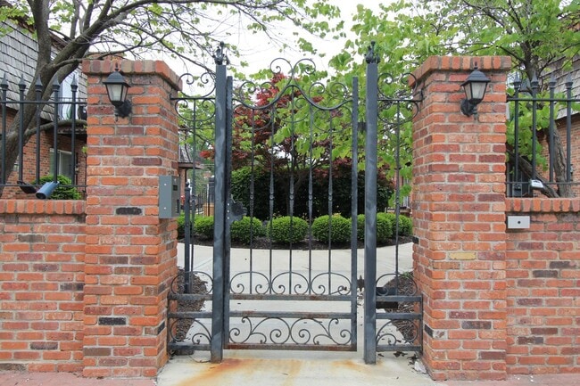 Photo - May FREE On This 2 Bedroom 1 Bath Apartment In The West Plaza Area Unit #1
