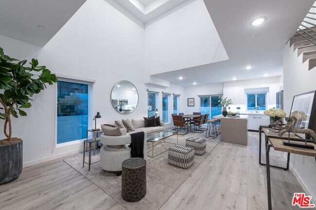 Photo - 846 N Alta Vista Blvd Unit 103