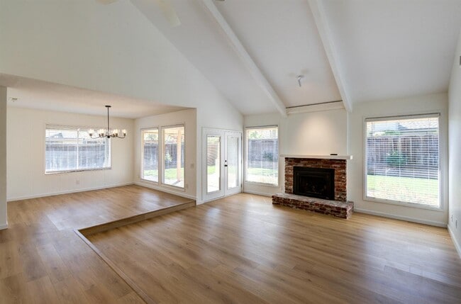 Photo - 1067 W Sierra Ave