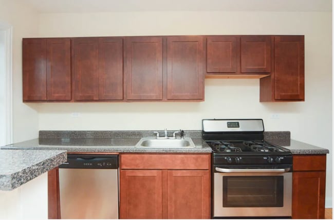 Building Photo - 1102 W Wellington Ave Unit 3