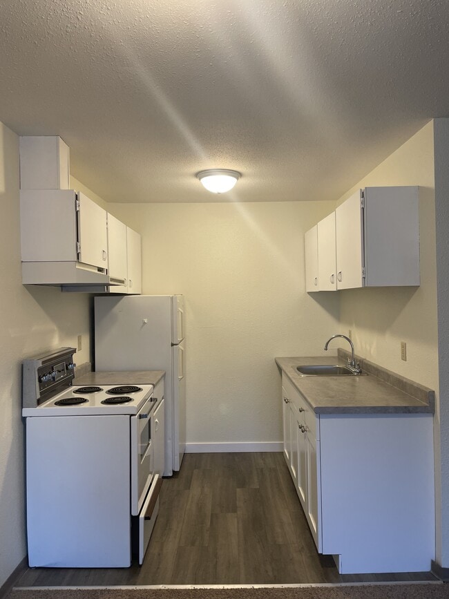 Photo - 8604-8687 87 Ave