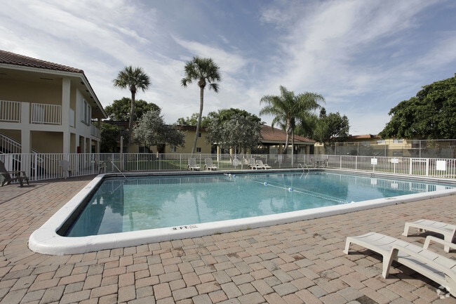 Photo - Cross Creek Apartments
