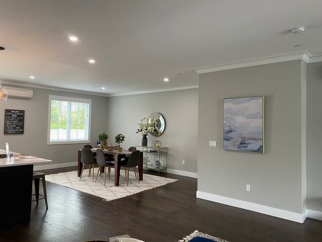 Photo - 13 English Ln