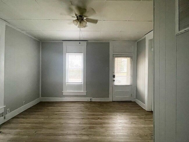 Photo - AVAILABLE NOW! Close to Campus