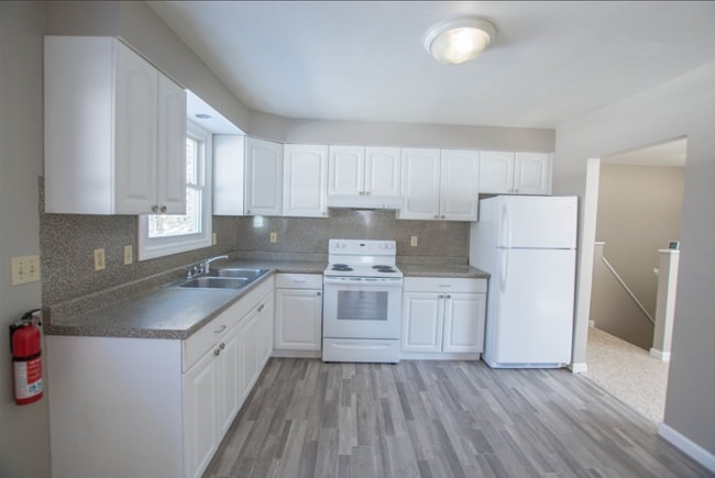 Building Photo - 62 Venus Ave Rental