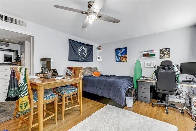 Photo - 1000 W 26th St Unit 109
