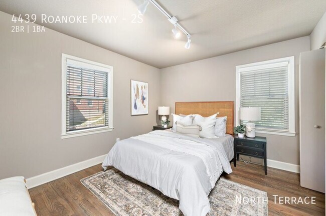 Building Photo - 4439 Roanoke Pkwy Unit 2S Rental