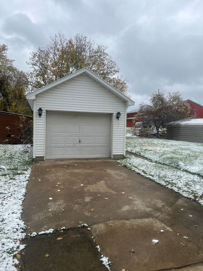 Photo - Large 3 Bed 2 Bath House