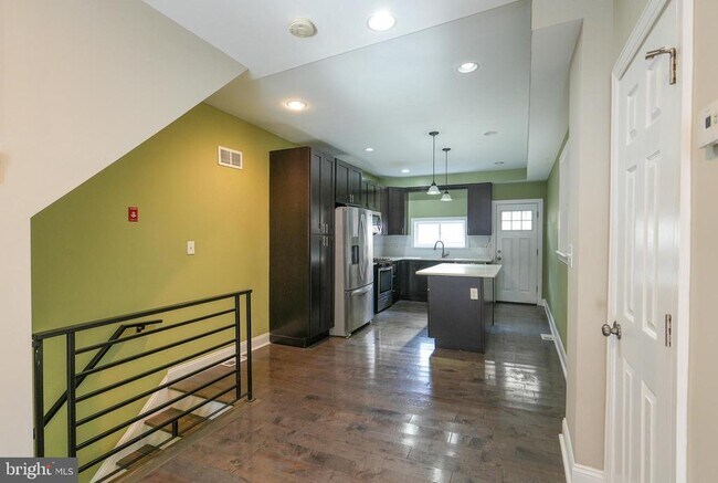 Photo - 2633 Tasker St