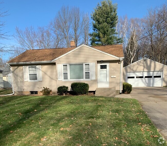 2br, 1bath, full basement,2 car garage - 3520 Iroquois Trl Rental