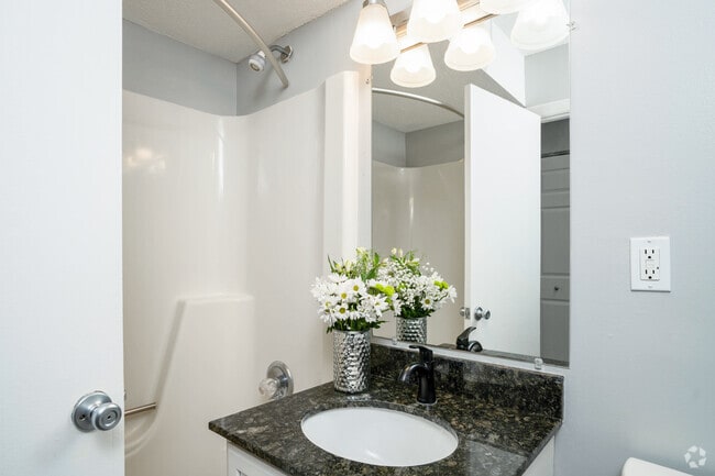 2BR, 2BA - 1,100SF - Bathroom