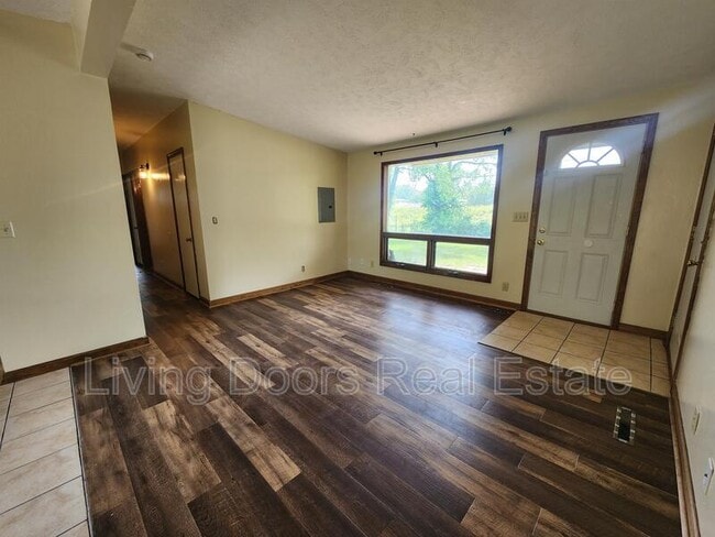 Photo - 267 W Rio Rd