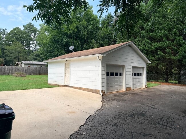 Photo - 415 Sells Rd