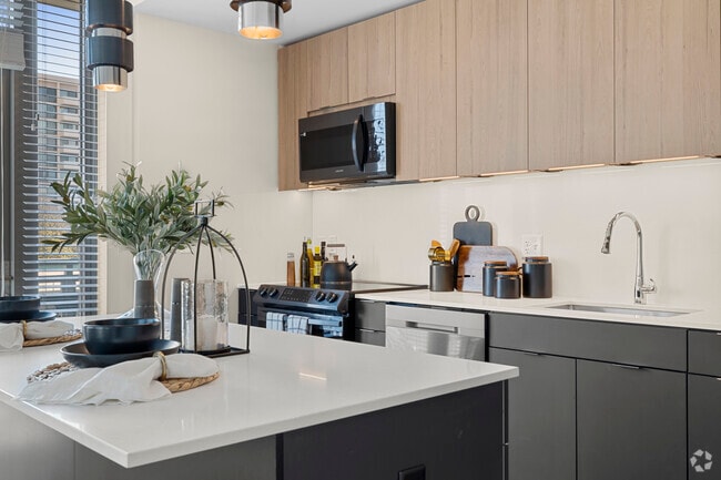 2 BR, 2 BA - 1137 SF