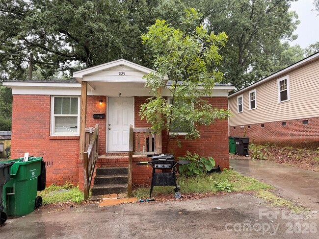 Building Photo - 825 Rodey Ave Unit 2