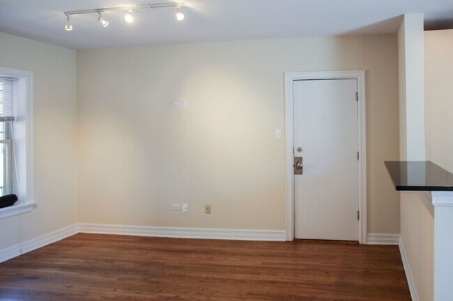 Photo - 3820 N Sheffield Ave