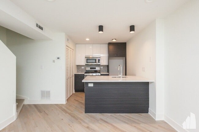 Photo - 944 W Grace St Unit 944-H201