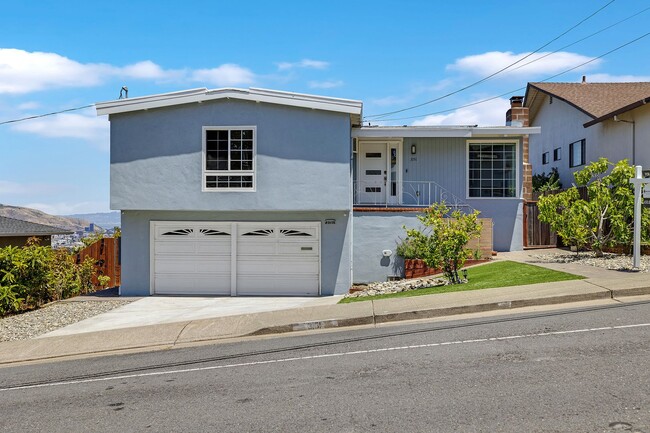 Modern 4-Bedroom Crestmoor Home with Expan... - Modern 4-Bedroom Crestmoor Home with Expan...