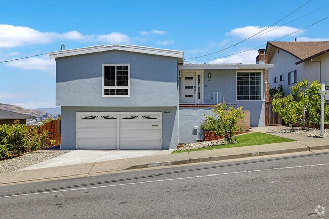 Building Photo - Modern 4-Bedroom Crestmoor Home with Expan...