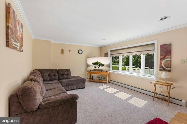 Photo - 54 W Henrietta St