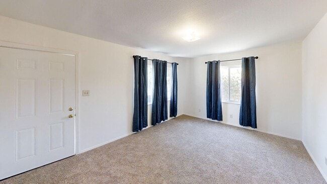 Photo - Charming 2 bedroom 1 bath on Large Lot!!