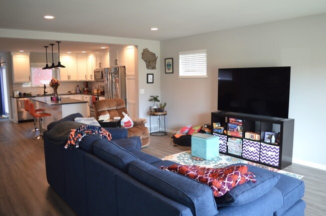 Photo - 5908 Minong Ln