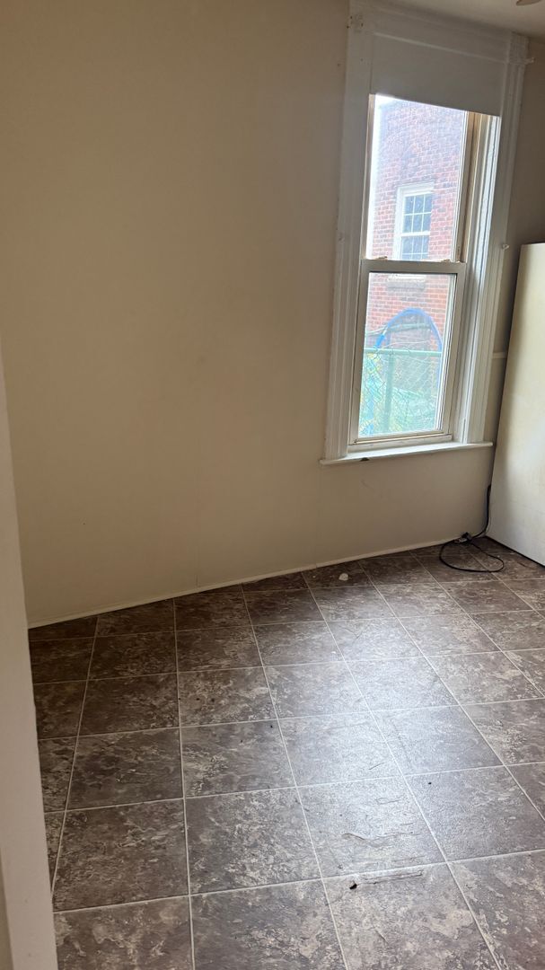 318 Center Ave Unit 1