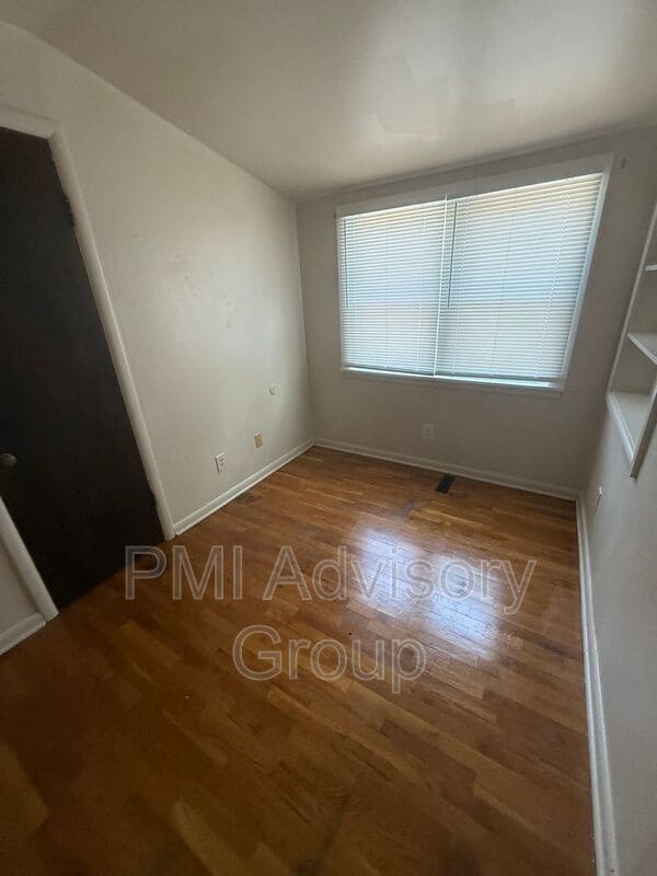 Photo - 2634 SE Adams St