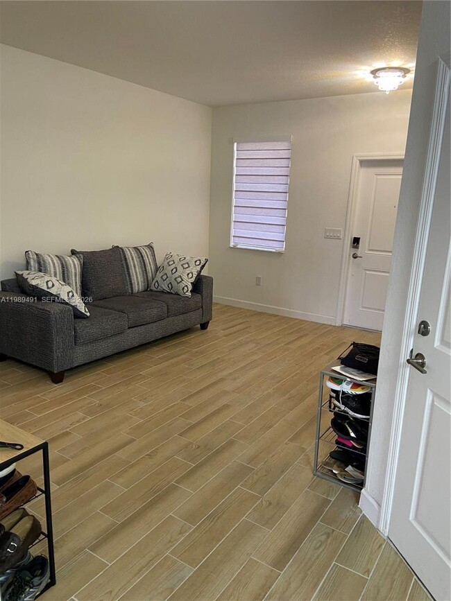 Photo - 20548 NE 5th Pl