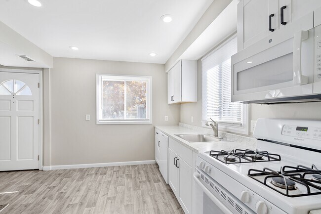 Photo - 6190 Cordell St