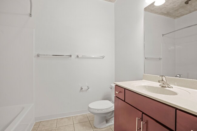 Photo - 910 S Clark St