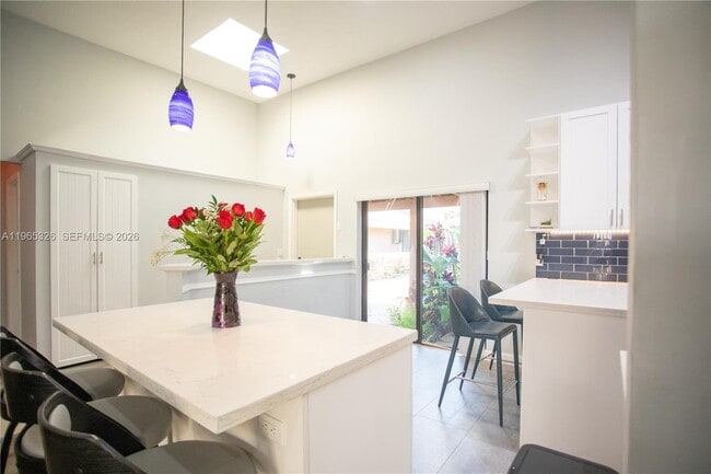 Photo - 523 Leslie Dr