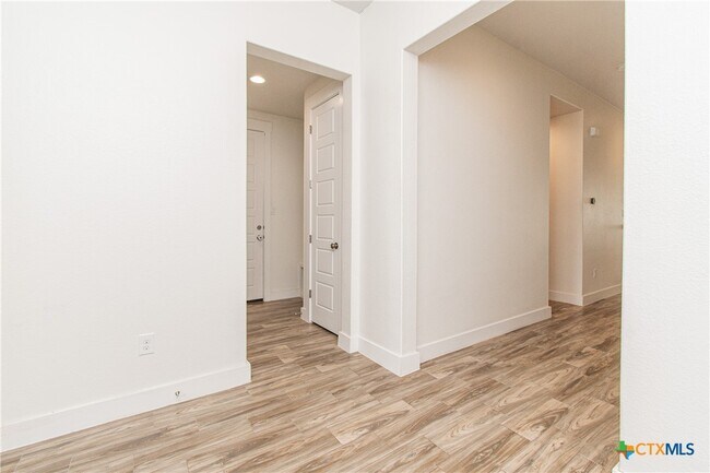 Photo - 308 Saturnia Dr
