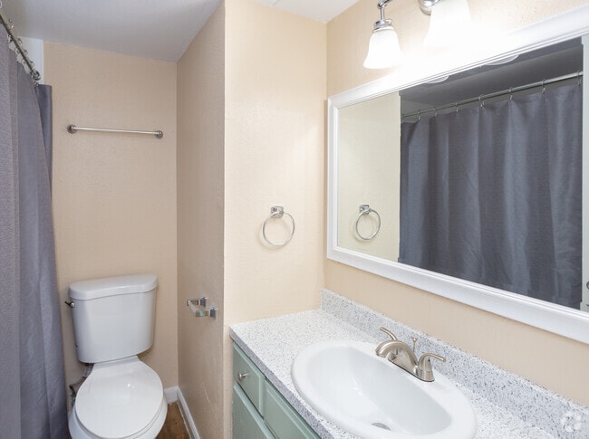 1BR 1BA - 615 SF