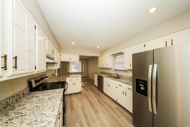 Photo - 813 N Briarcliff Dr