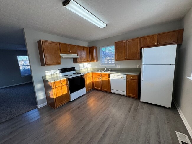 Photo - Spacious 3 bedroom, 2 bathroom home near Russell Sims park