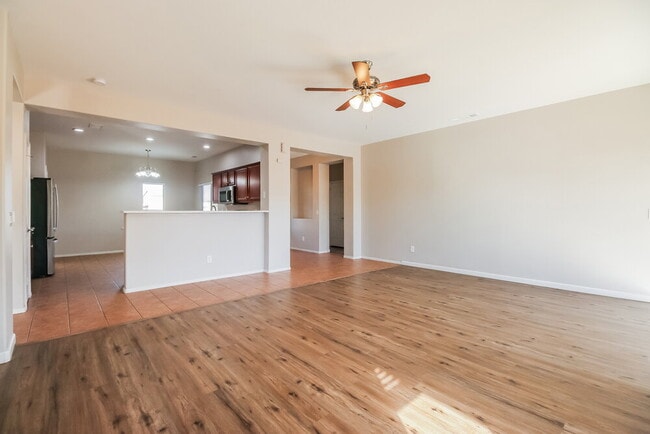 Photo - 5305 S 52nd Dr