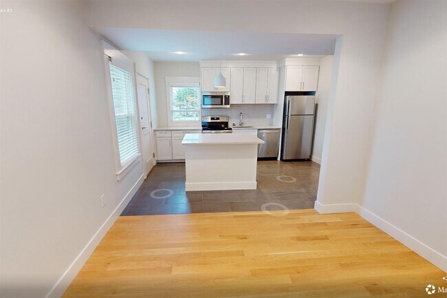 Photo - 200 Banks St