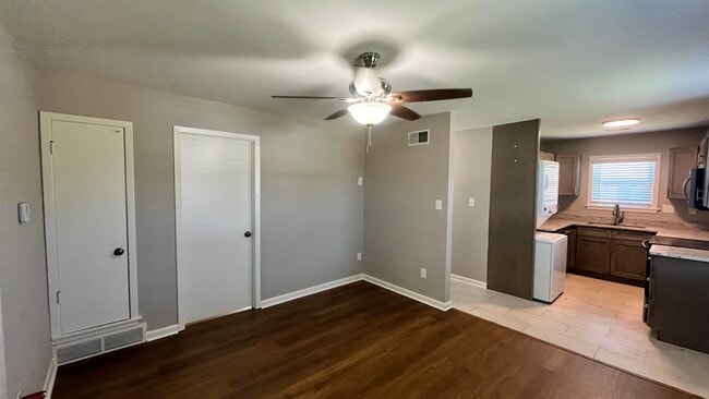 Photo - 121 West St