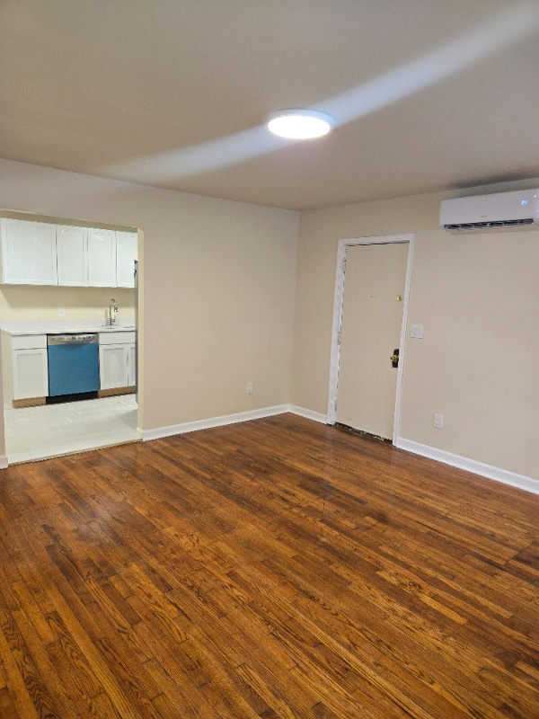 Building Photo - 8312 Roanoke Ave Rental