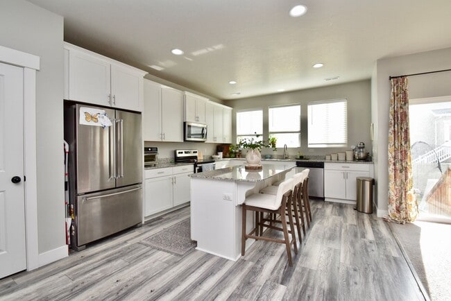Photo - Spacious 5 Bed in Herriman Home in Prime Location!